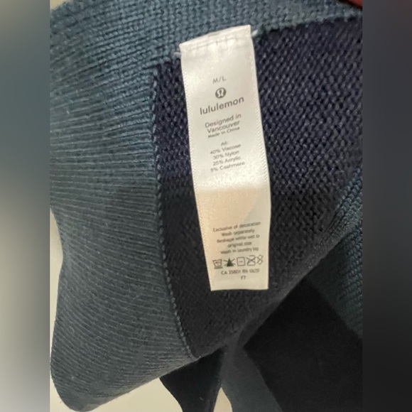 Lululemon Opened Up Poncho Iron Blue/True Navy - Size M/L - Excellent Condition - Picture 4 of 9